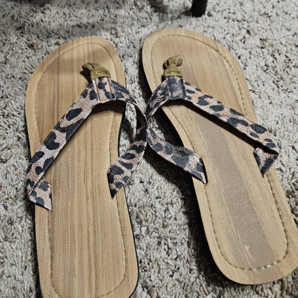 Leopard Print Flip Flop Sandals